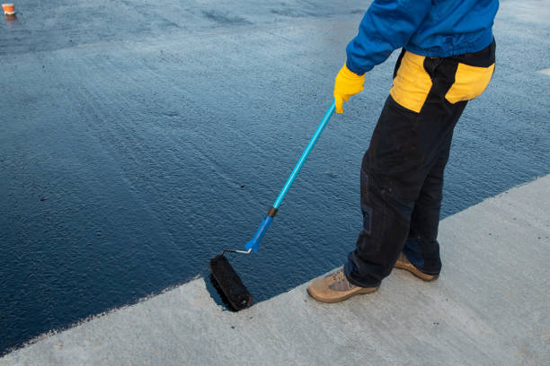 istock Worker applies bitumen mastic on the foundation 1189522894