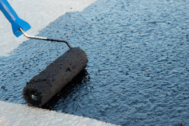 istock Worker applies bitumen mastic on the foundation 1189522900