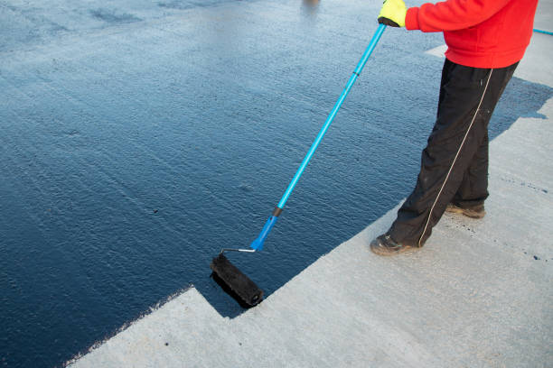 istock Worker applies bitumen mastic on the foundation 1189522901