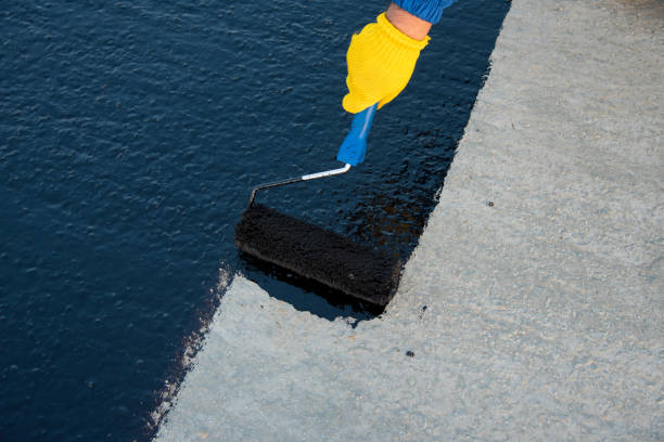 istock Worker applies bitumen mastic on the foundation 1189522912