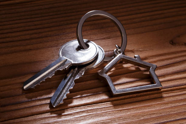 istock House keys on wood 1189539522