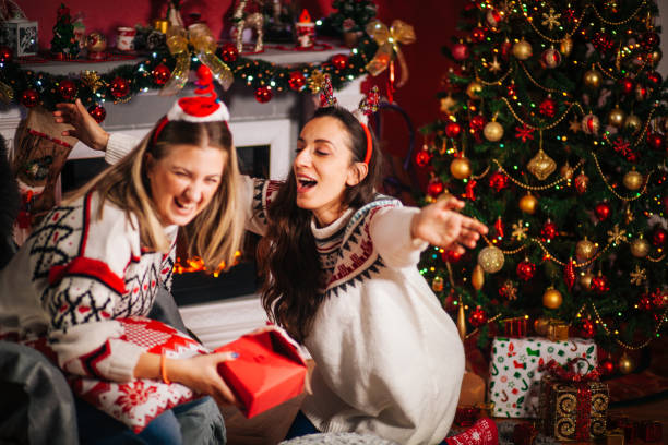 istock It is great Christmas time with friend 1189562748