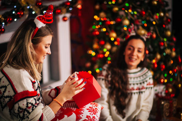 istock It is great Christmas time with friend 1189563786