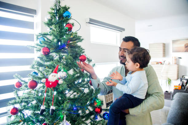 istock Mexican family, celebrating Christmas 1189573367