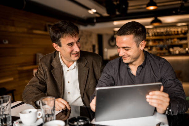 istock Two business people working in restaurant 1189582667