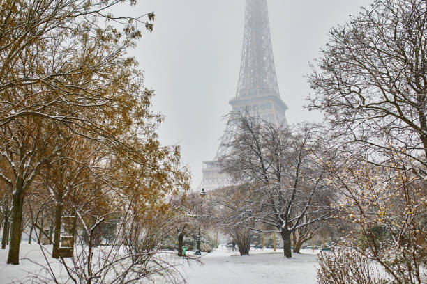 istock Scenic view to the Eiffel tower on a day with heavy snow 1189588875