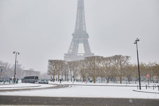 istock Scenic view to the Eiffel tower on a day with heavy snow 1189589429