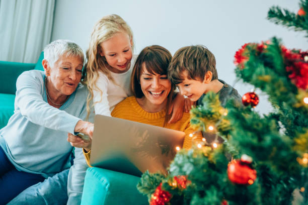 istock Multi-generation family shopping online on Christmas 1189589459