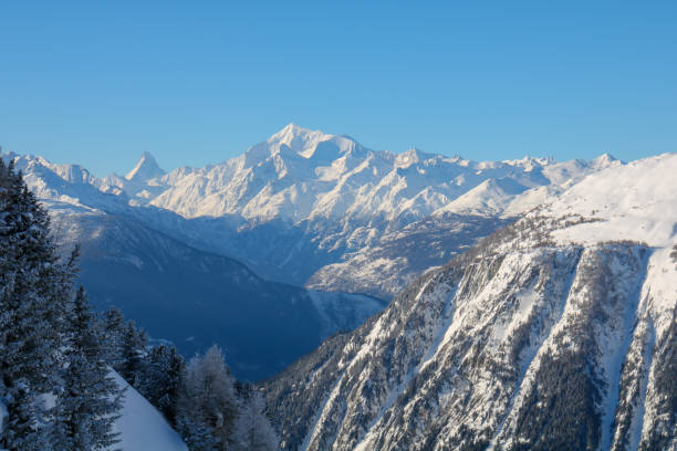 istock Montain range in the european alps with snow 1189589822