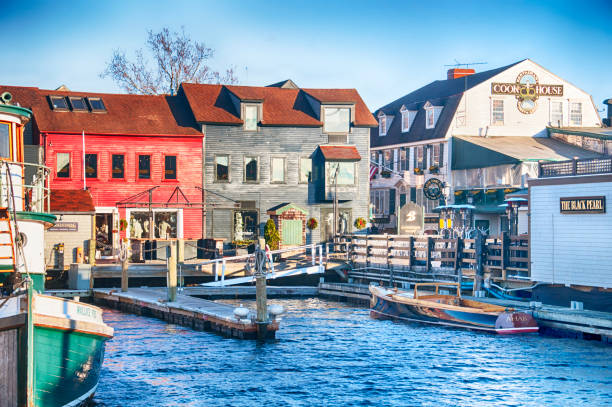 newport rhode island harbor tarde - rhode island fotografías e imágenes de stock