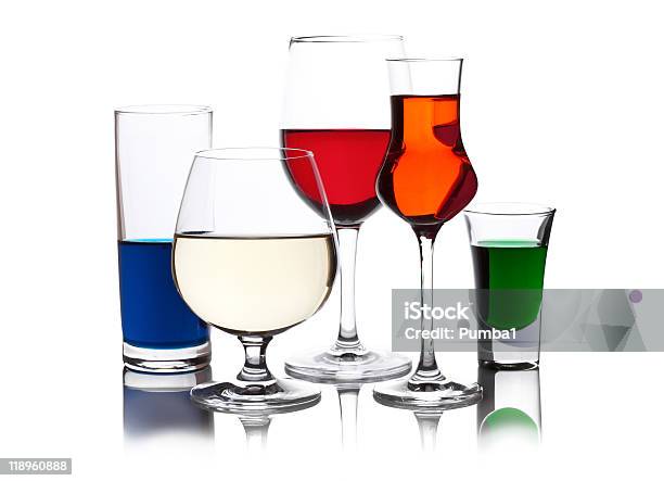 Foto de Bebidas Em Wineglasses Cor Diferente e mais fotos de stock de Aperitivo - Aperitivo, Azul, Bebida