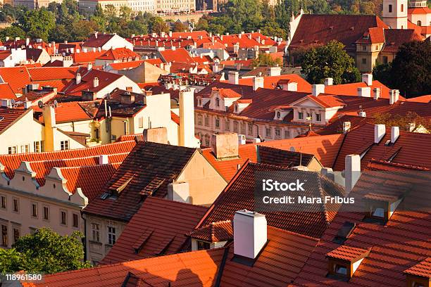 Foto de Telhados Vermelhos De Praga e mais fotos de stock de Antigo - Antigo, Arquitetura, Capitais internacionais