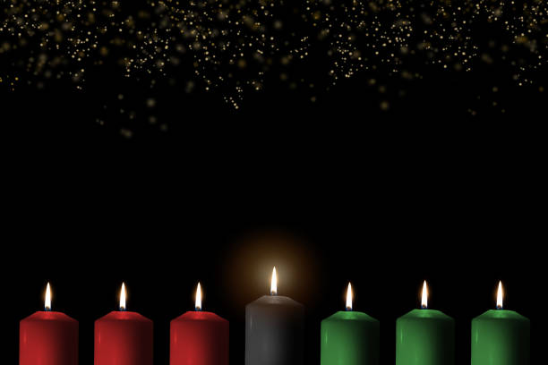 kwanzaa dla afro-amerykańskich uroczystości kulturalnych święto ze świecą z siedmiu świeczniki w kolorze czarnym, zielonym, czerwony symbolizujący 7 zasad dziedzictwa afrykańskiego (nguzo saba) - africanamerican zdjęcia i obrazy z banku zdjęć