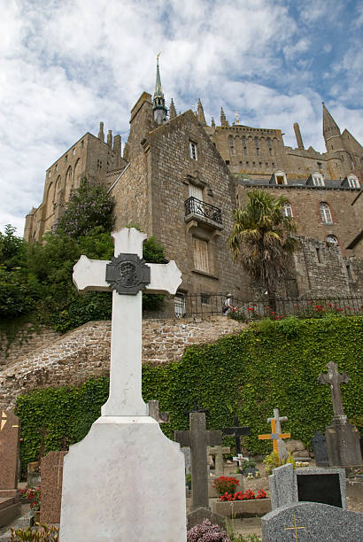 Cementery de Mont Saint-Michel - fotografia de stock