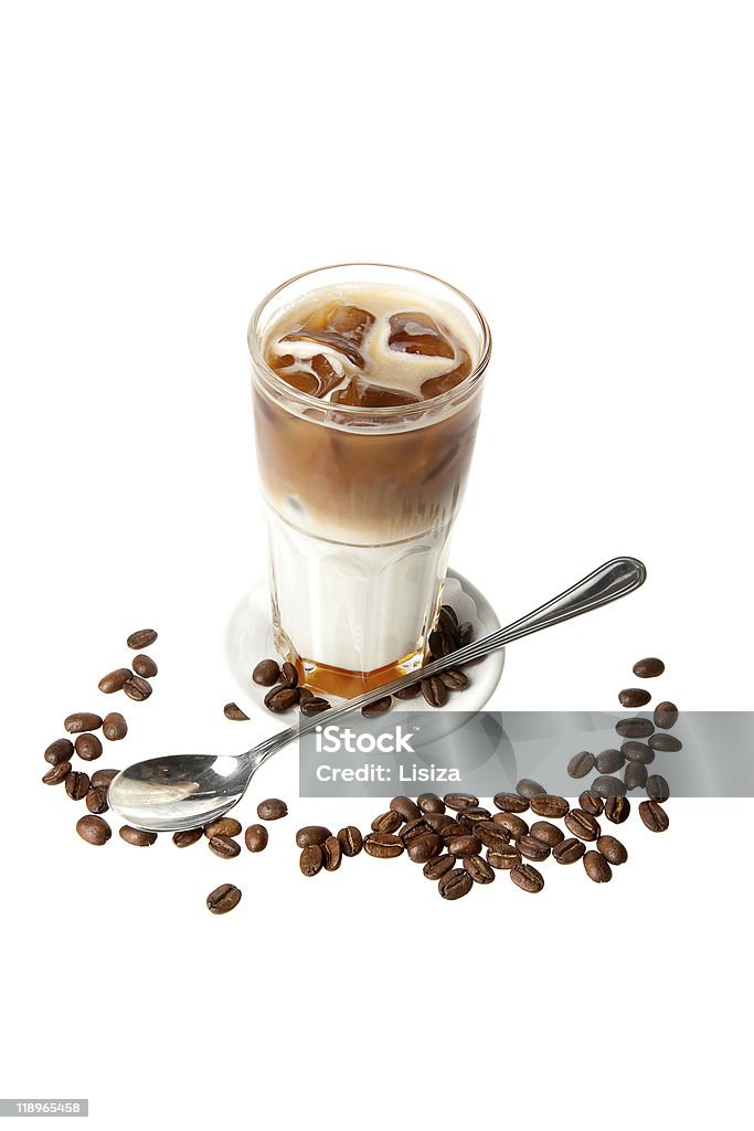 Café cocktail avec cuillère et de haricots - Photo de Assiette libre de droits