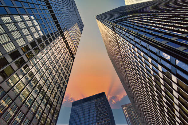 horizonte del distrito financiero de toronto en el centro de la ciudad cerca de bay and king - trading floor fotografías e imágenes de stock