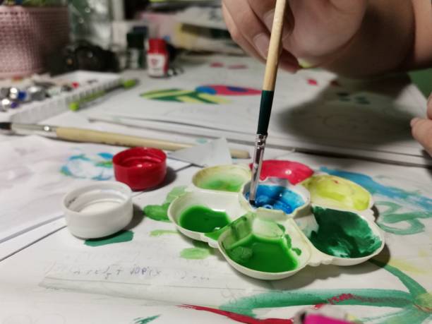 istock Watercolor palette with colors on the inside 1189674812