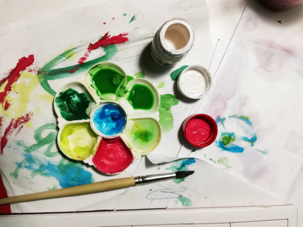 istock Watercolor palette with colors on the inside 1189674824