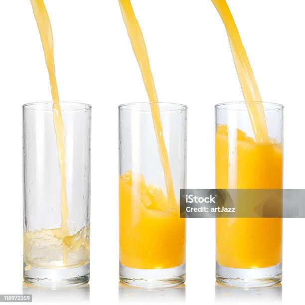 Gießen Orangensaft In Gläser Stockfoto und mehr Bilder von Abnehmen - Abnehmen, Bewegung, Blase - Physikalischer Zustand