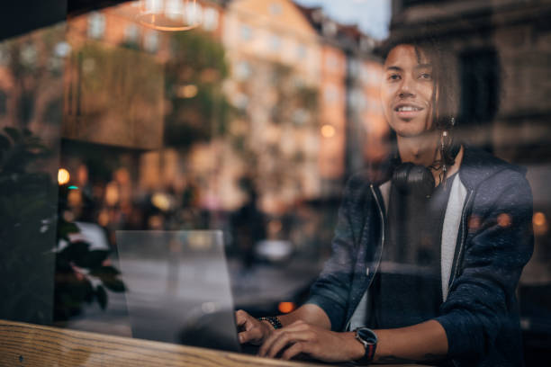 istock Man working on laptop in coffee shop 1189741050