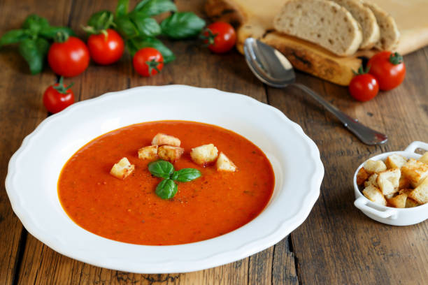 zuppa di pomodoro - zuppa di pomodoro foto e immagini stock