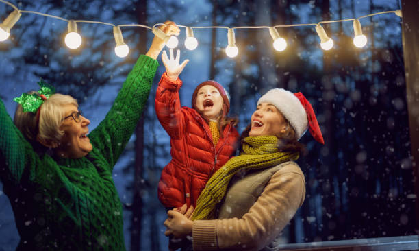 istock family with garlands outside 1189746743