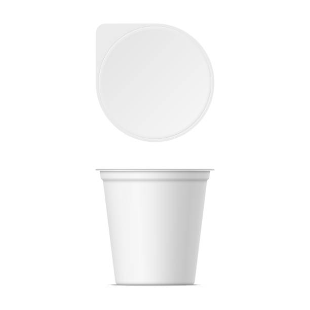 макет пластикового контейнера йогурта с крышкой - can disposable cup blank container stock illustrations