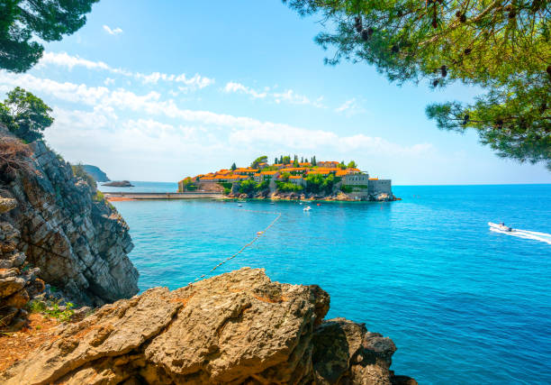 istock Rocks and Sveti Stefan 1189754277