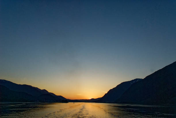 istock Dramatic colorful susnet in Alaska 1189754958