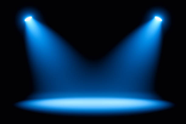 riflettori blu sulle prestazioni sul palco - popular music concert lighting equipment illuminated stage foto e immagini stock