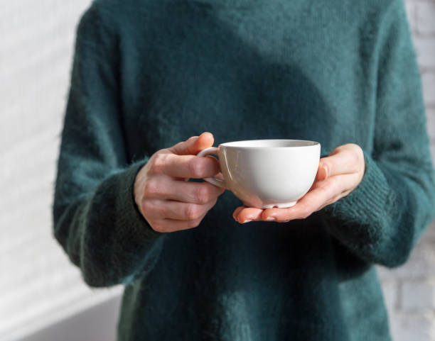 istock Tea or coffee cup in women's hands 1189760365