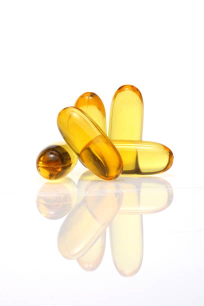 huile de poisson 2 - cod liver oil capsule vitamin pill vitamin e photos et images de collection