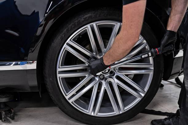 istock Car mechanic changing car wheel and tire 1189812683