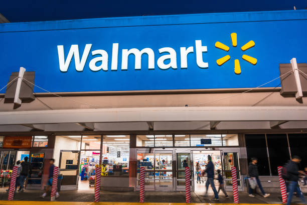 ludzie robiący zakupy w walmart - san francisco bay area obrazy zdjęcia i obrazy z banku zdjęć