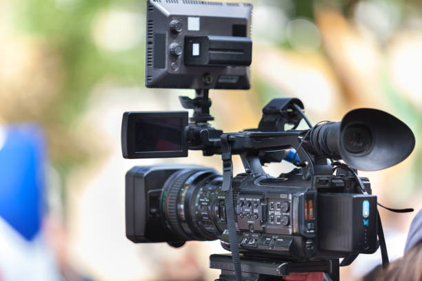 istock Man journalist with a modern large black video camera 1189828566