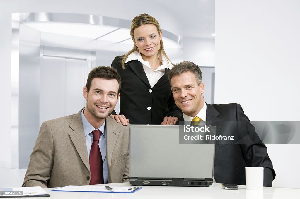 Sorridente team di business - Foto stock royalty-free di Adulto