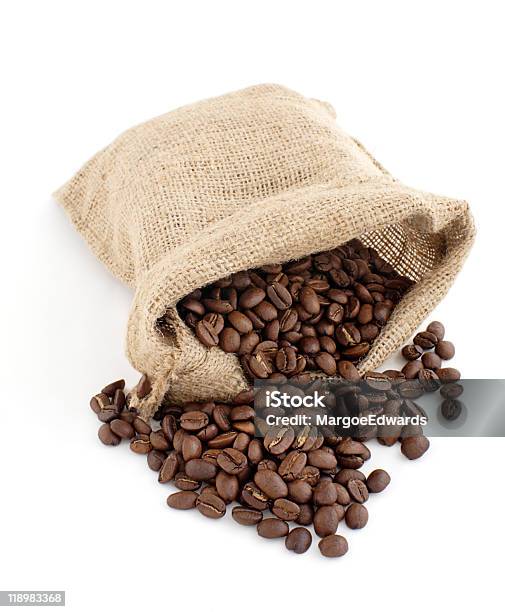 Coffee Beans — стоковые фотографии и другие картинки Без людей - Без людей, Белый, Белый фон