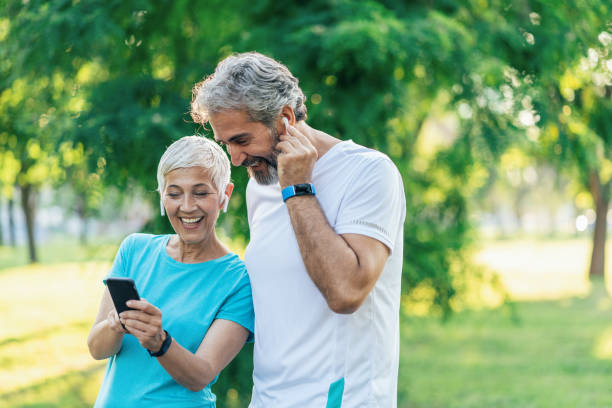 istock Senior couple using sports technologies 1189838292