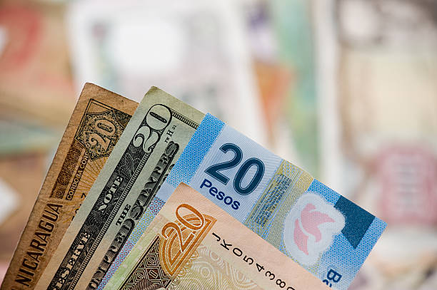 istock Handful of Twenties 118983942