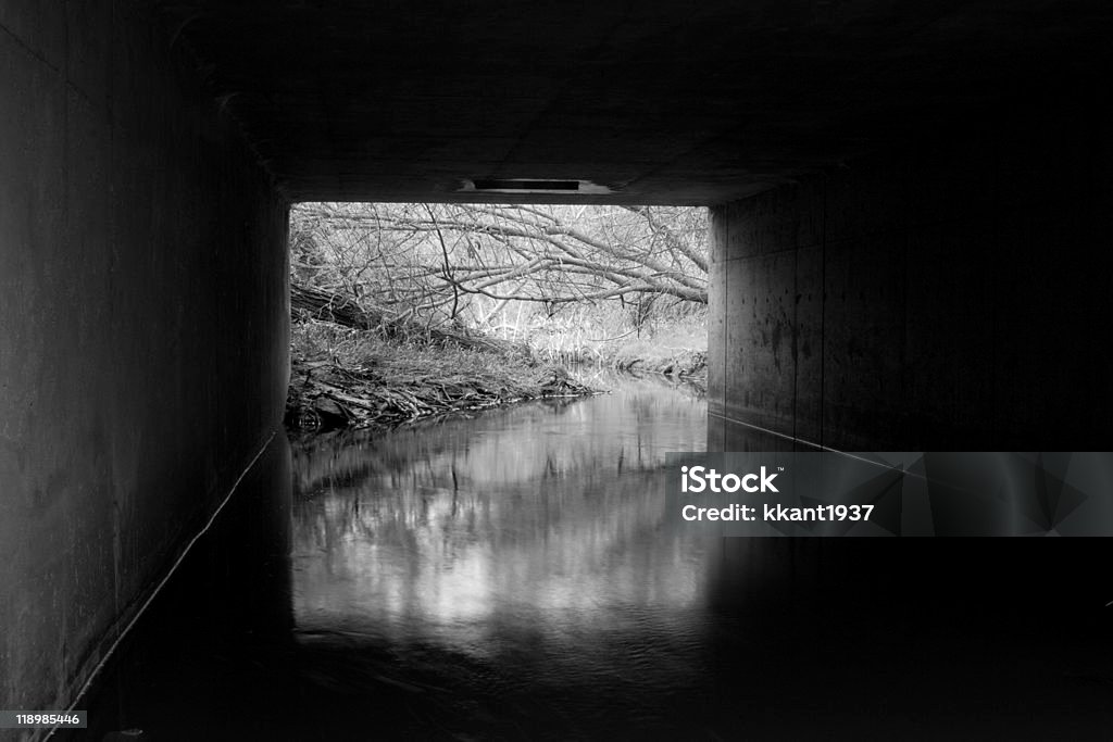 Czarny i White Water Cave - Zbiór zdjęć royalty-free (Betonowy)