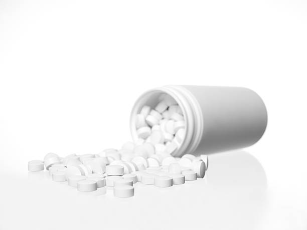 istock Can of pills 118985730