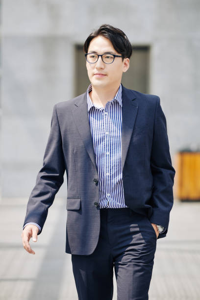 istock Confident Asian businessman 1189861873