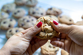schokolade-chip-cookies.jpg?b=1&s=170x170&k=20&c=fNrAJv-SSqxRZWZXyZyhB7uDh_O_Yf9Re6rv9FBzrys=
