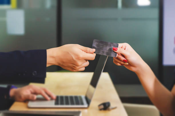 istock Woman on a business trip doing check-in. 1189869141