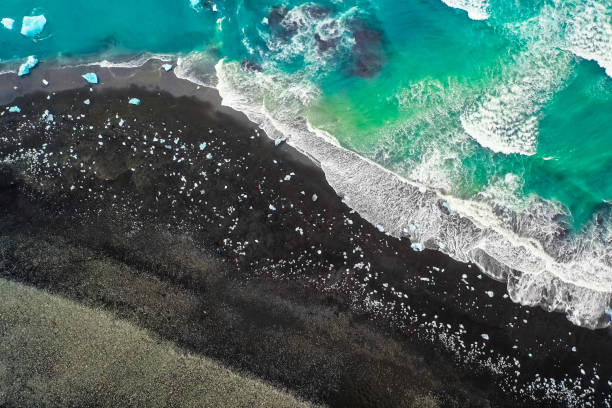 istock Bird's-eye view of Diamond Beach Iceland 1189874597