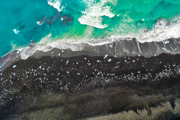 istock Bird's-eye view of Diamond Beach Iceland 1189875372