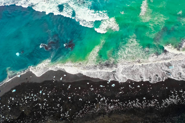 istock Bird's-eye view of Diamond Beach Iceland 1189875385