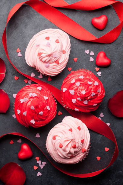 istock Delicious Valentine's day cupcakes 1189883815