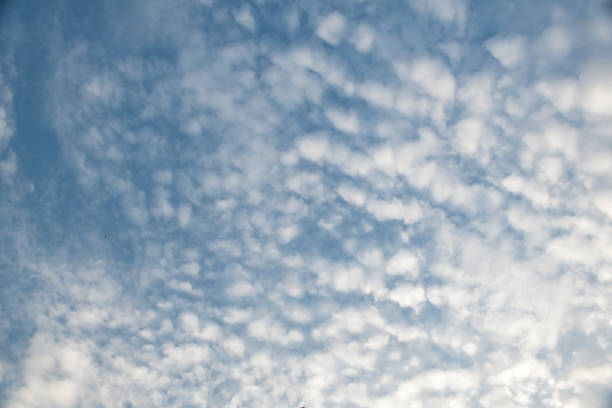istock Beauty cloud on the sky. 1189887000