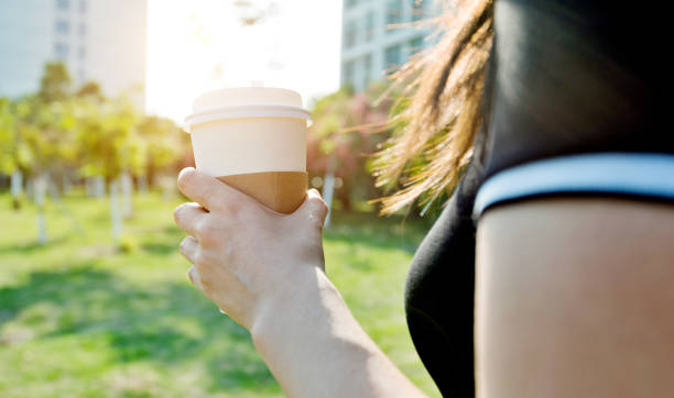 istock Woman's hand holding a paper coffee cup 1189896394